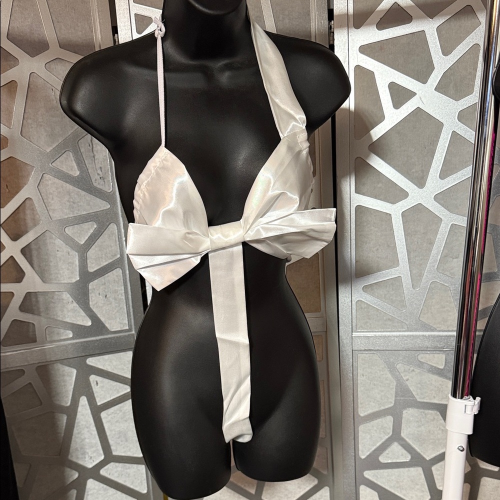 Elegant White Satin Women's Intimate Set